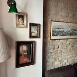 2Br, 2Ba, 2Nd Floor Of Historical Building, Galata