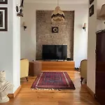 2Br, 2Ba, 2Nd Floor Of Historical Building, Galata