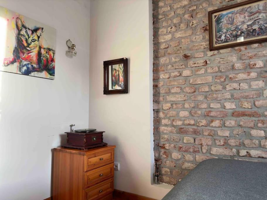 2br, 2ba, 2nd Floor Of Historical Building, Galata Daire *