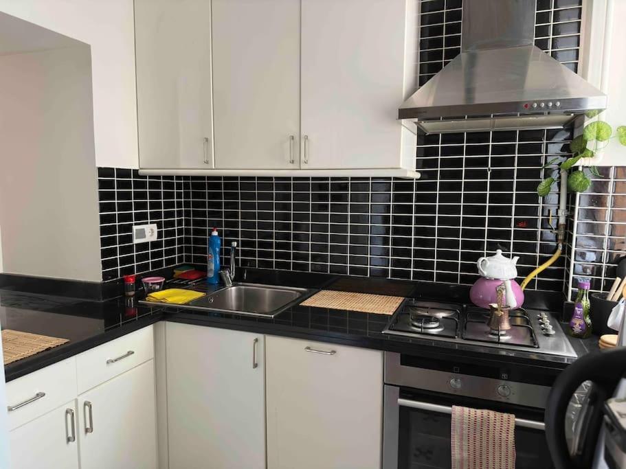 Daire 2br, 2ba, 2nd Floor Of Historical Building, Galata *