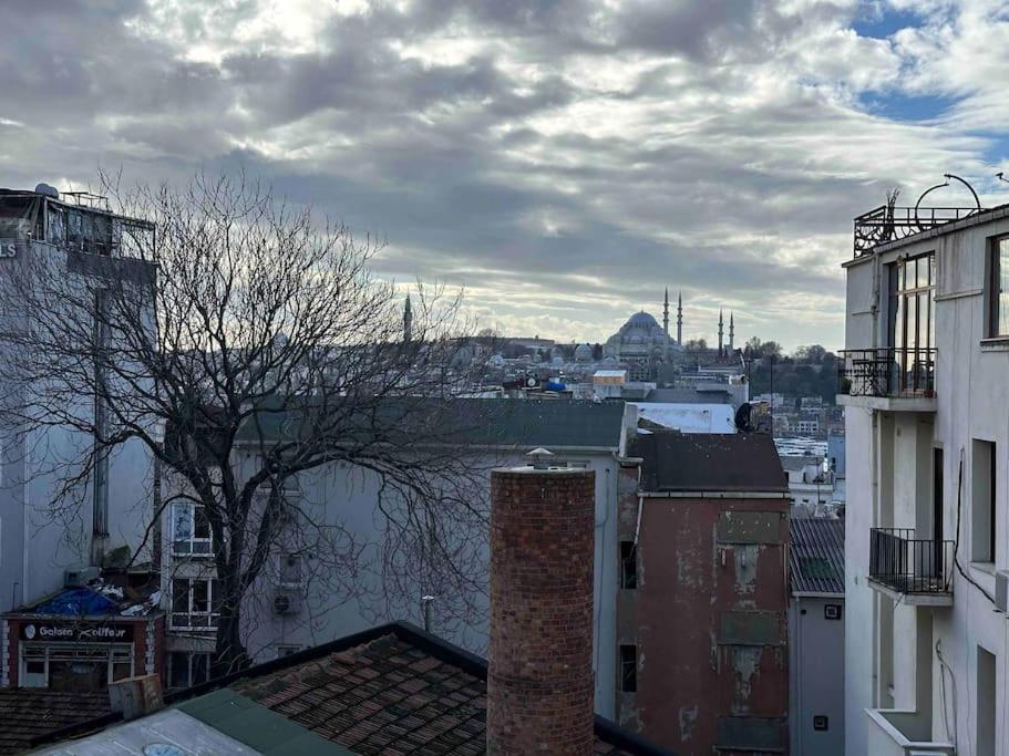 2br, 2ba, 2nd Floor Of Historical Building, Galata Daire